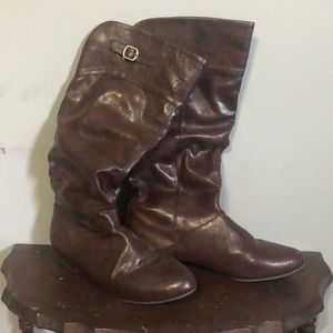 Brown winter/fall boots.